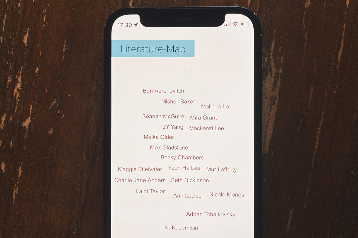 En webbsida med rubriken Literature-Map. Ett enda stort ordmoln med författarnamn. I mitten står Becky Chambers. Inte långt därifrån står Ann Leckie.